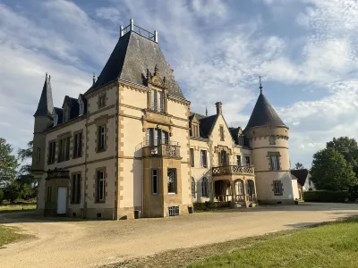Chateau Tout Y Fault Hotels in Loriges