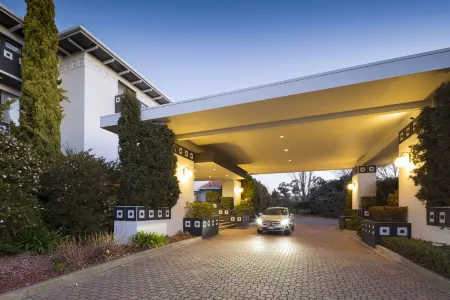 Ramada by Wyndham Diplomat Canberra