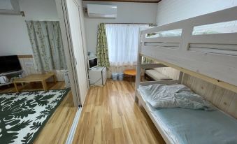 2. Guest Ho..