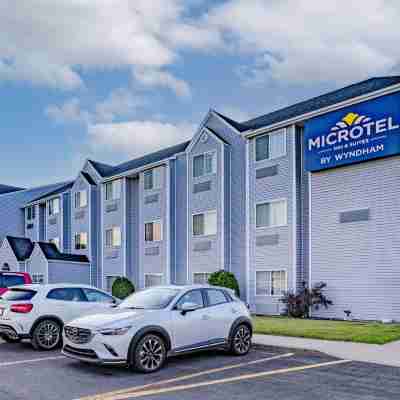 Microtel Inn & Suites by Wyndham Plattsburgh Hotel Exterior