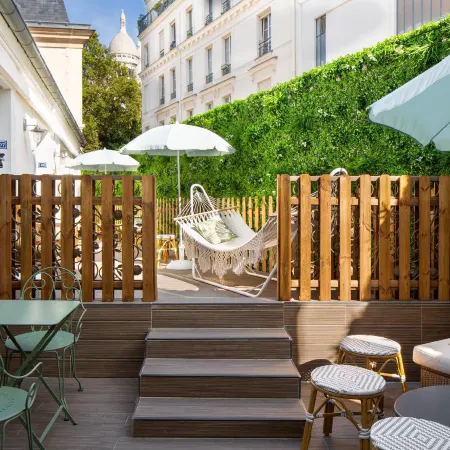 Le Village Montmartre