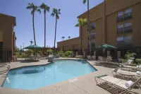 GreenTree Inn & Suites Phoenix Sky Harbor - Kolam Renang