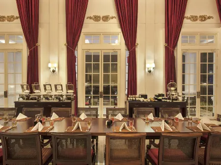 Hotel Ammi Cepu Отели в г. Чепу