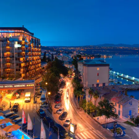 Grand Hotel Adriatic Отели рядом с достопримечательностью «Пляж Медвея»