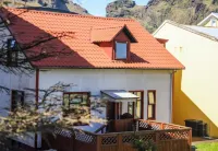 Lava Guesthouse Hotels near Eldfell bílastæði