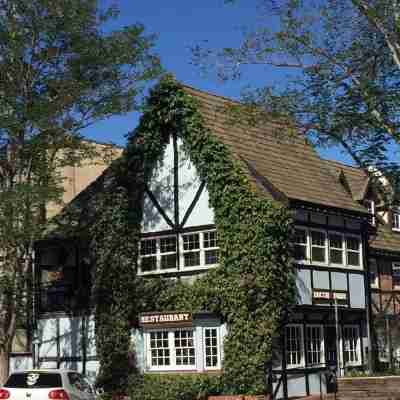 The Hamlet Inn Hotel Exterior