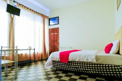 RedDoorz Near Stab Syailendra Kopeng
