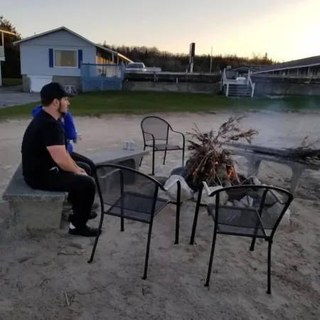 Bayview Lakefront Inn