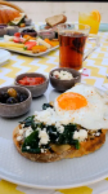 โรงแรมกัมรุก โอเทล อูรลา