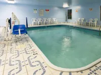 Days Inn by Wyndham Springfield - piscina