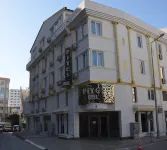 劇場飯店 Lara Beach附近的飯店