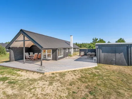 "Tameran" - 700m from the Sea Отели рядом с достопримечательностью «Sjorring Kirke»