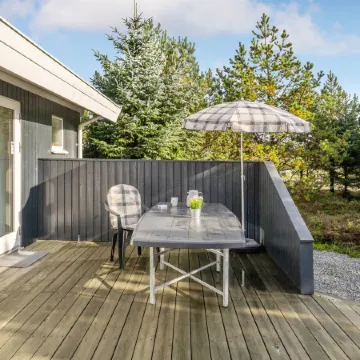 "Alethe" - 1km from the Sea