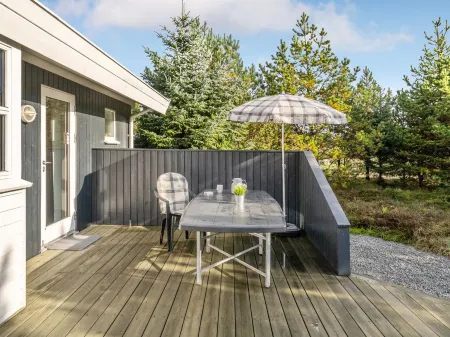 "Alethe" - 1km from the Sea