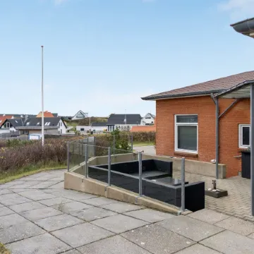 "Fris" - 100m from the Sea