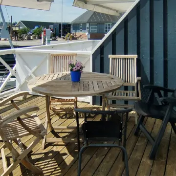 "Knud" - 2m from the Sea