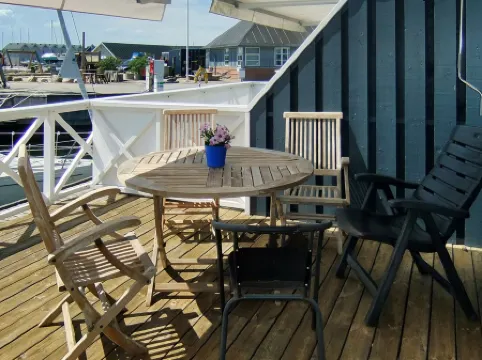 "Knud" - 2m from the Sea