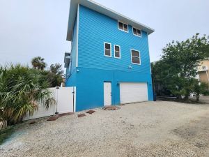 3 Bedrooms with Gulf Views Unit B Steps Away from Beach 3 Villa by RedAwning