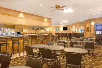 Ramada by Wyndham Bismarck - bar