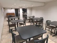 Days Inn & Suites by Wyndham Port Huron - sarapan
