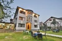 The Iceland Hotel Srinagar