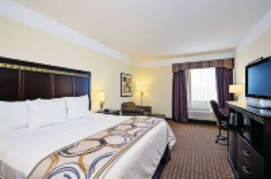 La Quinta Inn & Suites by Wyndham Cleburne