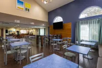 Days Inn & Suites by Wyndham Cherry Hill - Philadelphia - breakfast