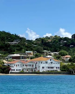 Grand Anse Beach Palace فنادق في Marian