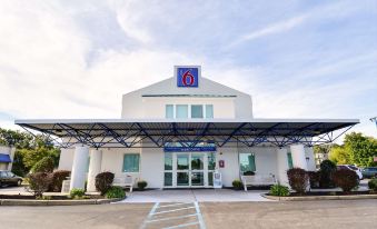 Motel 6 Tewksbury, MA - Boston