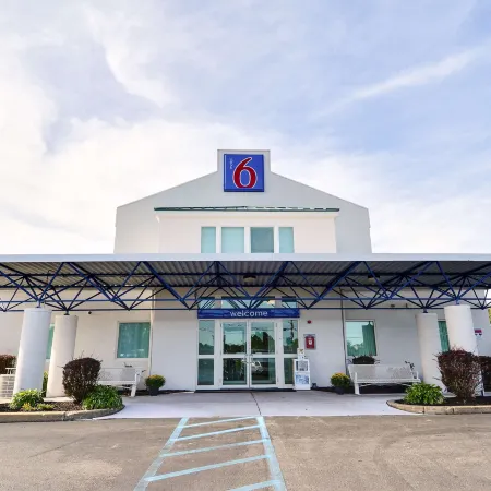 Motel 6 Tewksbury, MA - Boston