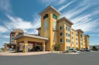 La Quinta Inn & Suites by Wyndham Denver Gateway Park