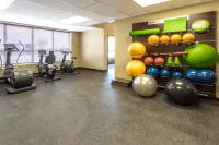 Microtel Inn & Suites by Wyndham Whitecourt - ที่มีที่จอดรถ