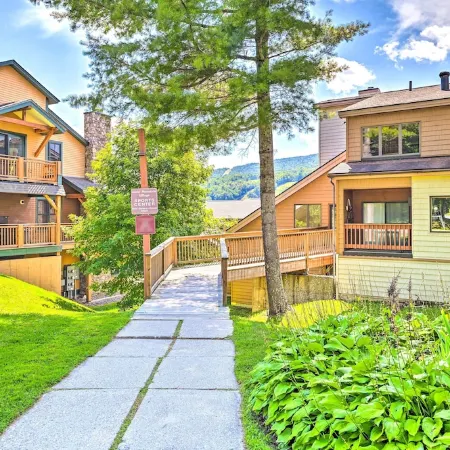 Comfortable Dover Apartment Walk to Mt Snow!