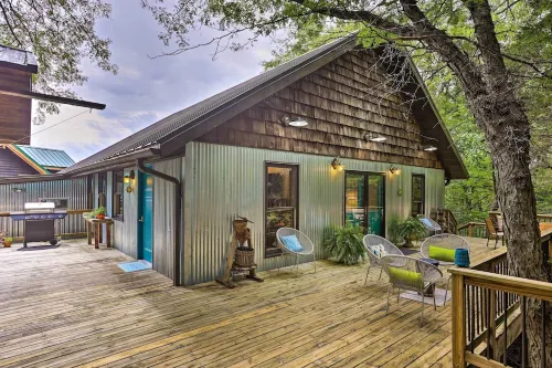 Pet-Friendly Outdoor Paradise w/ Grill, Decks