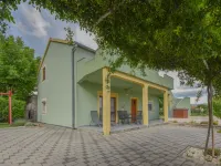 Laura Hotels in Pridraga