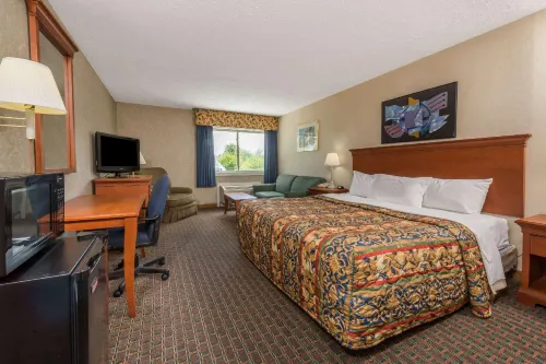 Days Inn by Wyndham Columbus IN Hotel a Columbus