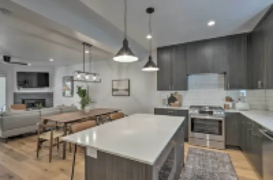 ทาวน์โฮมที่ร่มรื่นและแดดแดด Provo พร้อมระเบียงบนชั้นดาดฟ้า!