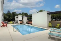 Home2 Suites by Hilton Charleston Airport/Convention Center - parking