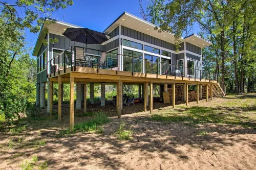 Modern Beachfront Oasis in Stockholm w/ Dock! - 3-Sterne