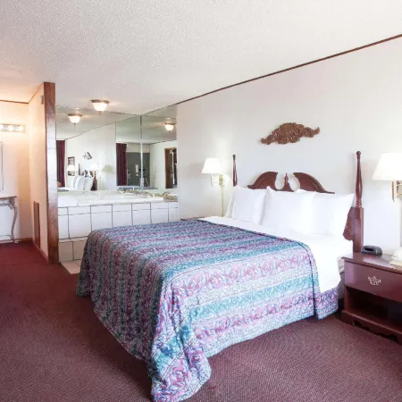 Days Inn by Wyndham Clinton