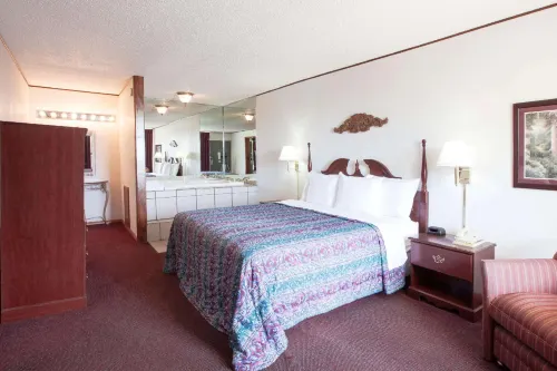 Days Inn by Wyndham Clinton Hotels in Clinton