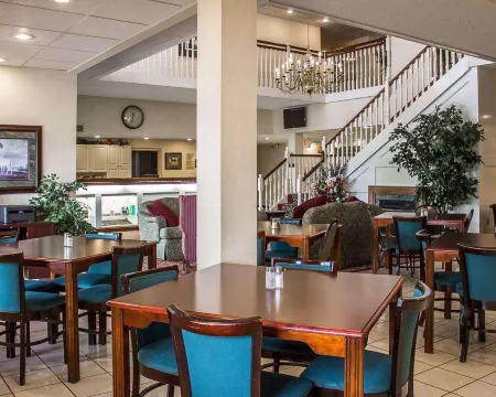 Quality Inn & Suites Bellville - Mansfield