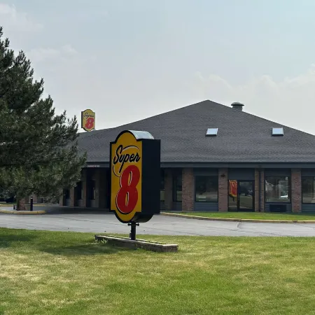 Super 8 by Wyndham Green Bay I-43 Bus. Park