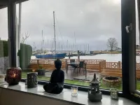 Chalet Gaby with Sauna, Private Dock, and Canoes at Lauwersmeer - 3つ星