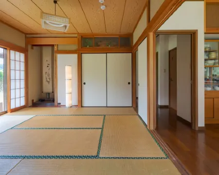 Sasayakana Ouchi Fuuki Futtsu otelleri