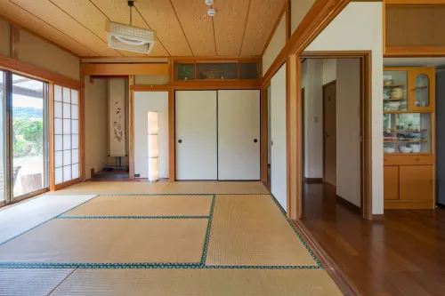 Sasayakana Ouchi Fuuki Futtsu otelleri