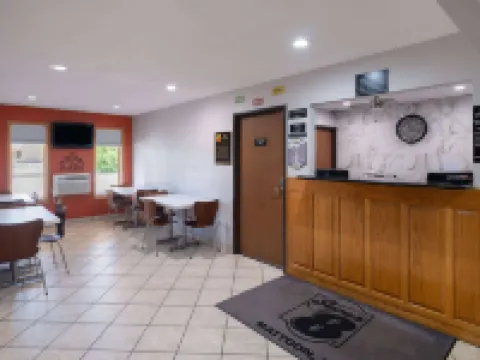 Super 8 by Wyndham Mattoon Hotels in Mattoon