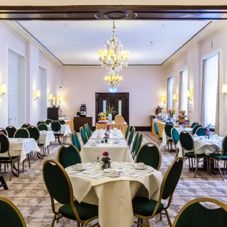Hotel Monopol - Central Station Отели рядом с достопримечательностью «Паульскирхе»