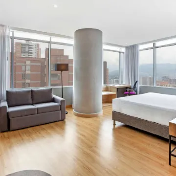 La Quinta by Wyndham Medellin Hotels near Berrio Park