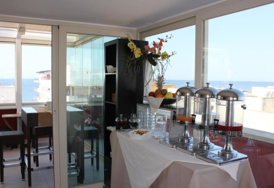 3. 호텔 33 바로..